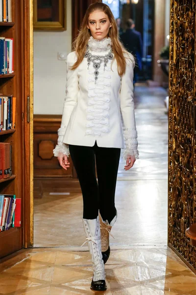 Look 3